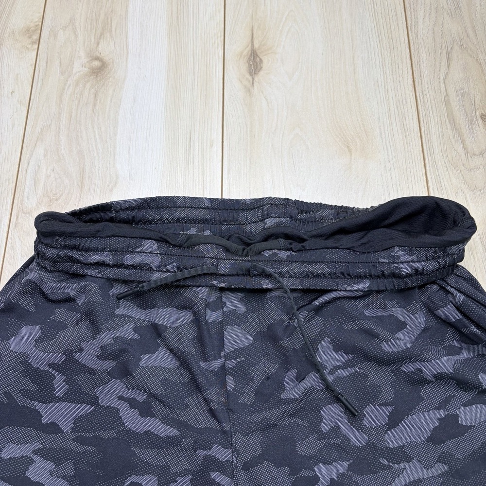 lululemon athletica Men's Black Gray Camo Athletic Shorts size large - Picture 10 of 12